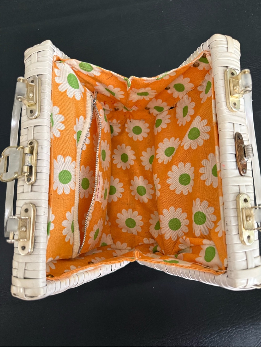 Vintage Ivory hobnail beaded purse with faux mother of pearl handles and clasp - Picture 8 of 16
